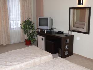 TV a/nebo společenská místnost v ubytování Hotel Brilliantin