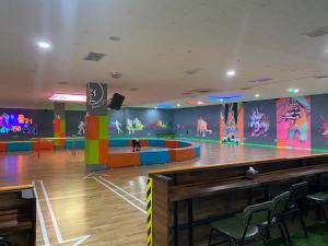 Večerní zábavní program pro hosty v ubytování Jeju Noblesse Hotel