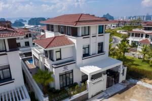 Tầm nhìn từ trên cao của IDC White House Ha Long FLC Golf & Resort