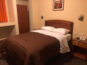 En eller flere senge i et værelse på Illariy Hotel