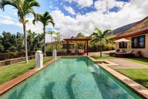 Bazén v ubytování Aloha Spirit Maui home nebo v jeho okolí
