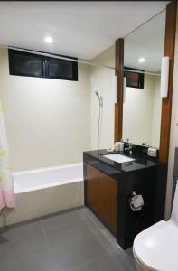 a bathroom with a sink and a toilet and a tub at Pool Villa PB6rayong in Rayong