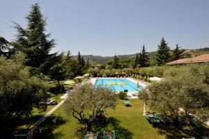 Bazén v ubytování Park Hotel Oasi nebo v jeho okolí