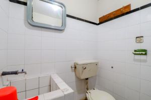 Bilik mandi di Hotel Sumaryo