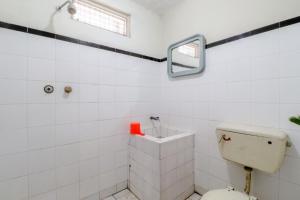 Bilik mandi di Hotel Sumaryo
