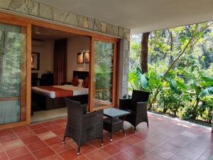 Posezení v ubytování The Birchwood Retreat, Madikeri