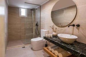 Um banheiro em Malena Hotel & Suites - Adults Only by Omilos Hotels