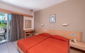 מיטה או מיטות בחדר ב-Poseidonia Apartments
