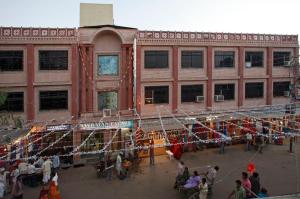 Majutusasutuse Nav Ratan Palace külastajad