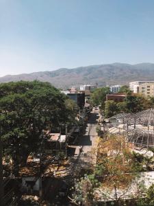 Pemandangan gunung umum atau pemandangan gunung yang diambil dari hotel