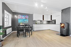 Kuchyň nebo kuchyňský kout v ubytování Lofoten Apartments