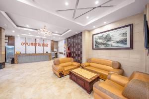 The lobby or reception area at Frida Hotels Guangzhou Baiyun International airport
