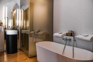 Ένα μπάνιο στο S Paul City Hotel