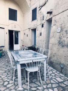 a white table and chairs on a patio at B&B La Corte in Matera