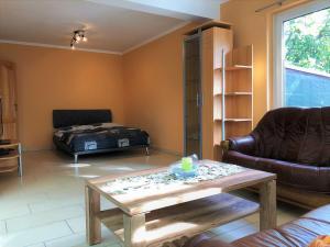 a living room with a couch and a coffee table at Ferienhaus am Wiesenweg in Hosena