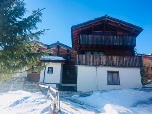 a log cabin in the winter with snow at Le Grand Deux in Saas-Fee