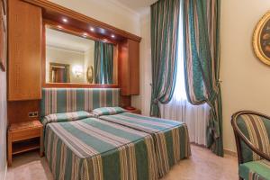 Postel nebo postele na pokoji v ubytování Raeli Hotel Lazio