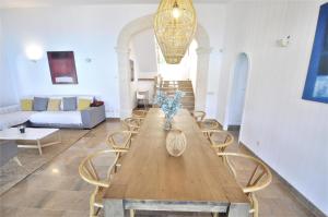 A seating area at VILLA AUREA-Cala Mesquida- Primera linea de Mar