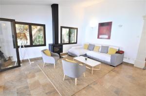 A seating area at VILLA AUREA-Cala Mesquida- Primera linea de Mar