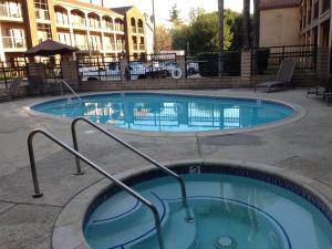 Swimming pool sa o malapit sa Five Star Inn