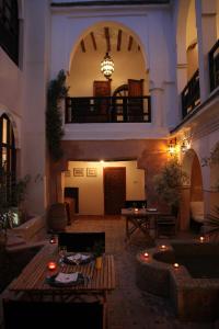 Predel za sedenje v nastanitvi Riad Spa Dar Nimbus