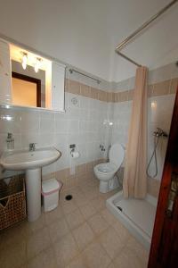 Koupelna v ubytování Houmis Apts & Studios
