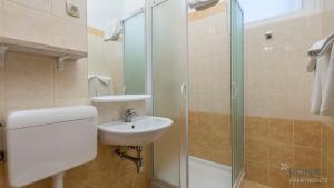 Ванна кімната в Rona Apartments Volta