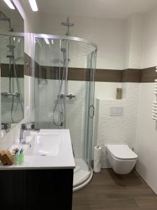 Kúpeľňa v ubytovaní Apartamenty Leśna 1