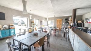 Televízia a/alebo spoločenská miestnosť v ubytovaní Agriresort Villa Gelso- Adults Friendly