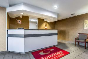 The lobby or reception area at Econo Lodge Inn & Suites Evansville