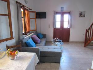 Posezení v ubytování Pitini Nikos house