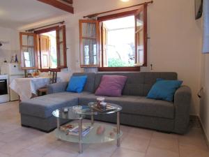Posezení v ubytování Pitini Nikos house + 27 fotografií