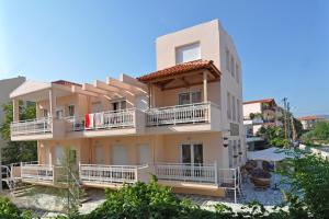 Gallery image of Apartments Ralitsa in Limenaria