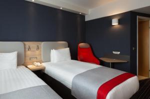 Cama ou camas em um quarto em Holiday Inn Express Geneva Airport by IHG