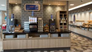 Comodidades para preparar café e chá em Holiday Inn Express Geneva Airport by IHG