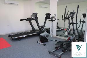 Fitness centrum a/nebo fitness zařízení v ubytování THE POOL VILLA - TANUF