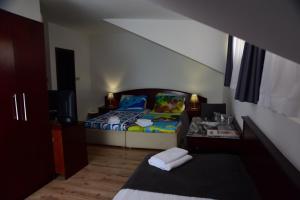 Posteľ alebo postele v izbe v ubytovaní Hotel Meridijan16