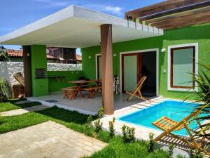 Casa verde con piscina y patio en GREEN HOUSE en Pipa