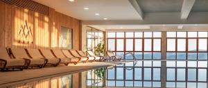 Bazén v ubytování Grand Hotel BELLEVUE nebo v jeho okolí