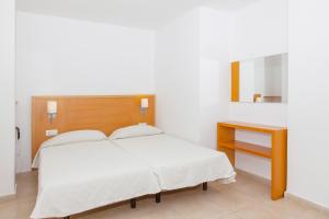 Posteľ alebo postele v izbe v ubytovaní Apartamentos Mar y Playa