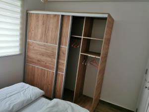 Una cama o camas en una habitación de Iznad oblaka A1
