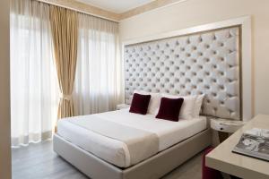 Postel nebo postele na pokoji v ubytování Suite Milano Duomo