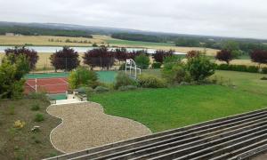 Foto dalla galleria di Farmhouse in a working winery with vineyard views a Marigny-Brizay Altre 6 foto