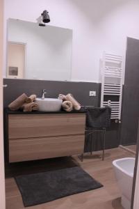 A bathroom at •TO ROME WITH LOVE•