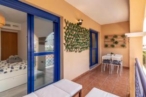 Postel nebo postele na pokoji v ubytování VB Albatros - 2BR Apartment Close to the sea + 30 fotografií