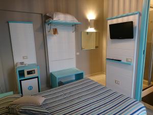 Llit o llits en una habitació de Hotel La Spiaggia