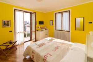 Postel nebo postele na pokoji v ubytování B&B-FORESTERIA Casa Della Musica Lake Como