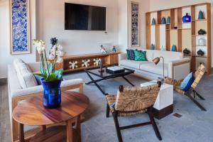 TV a/nebo společenská místnost v ubytování Hotel Luxury Patio Azul