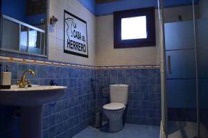 Ein Badezimmer in der Unterkunft La Casa del Herrero
