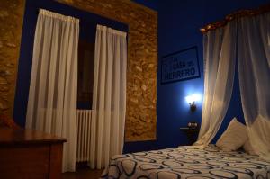 Ein Bett oder Betten in einem Zimmer der Unterkunft La Casa del Herrero